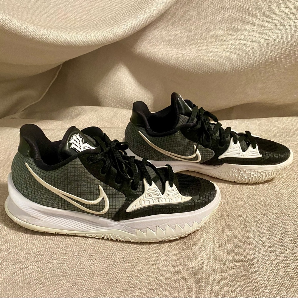 Nike Kyrie 4 Low TB Mens Size 10.5 DA7803-001 Athletic Shoes Black/White